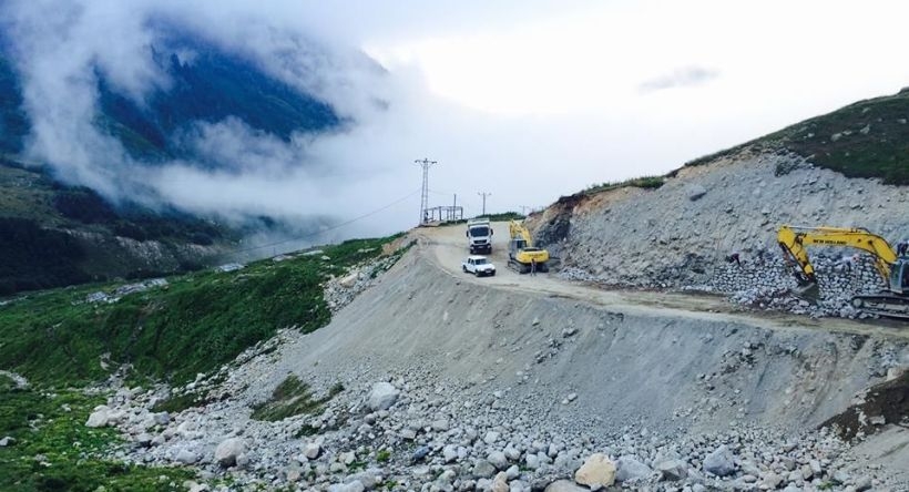 Samistal’de mahkeme kararına rağmen jandarma korumasında yol yapımı