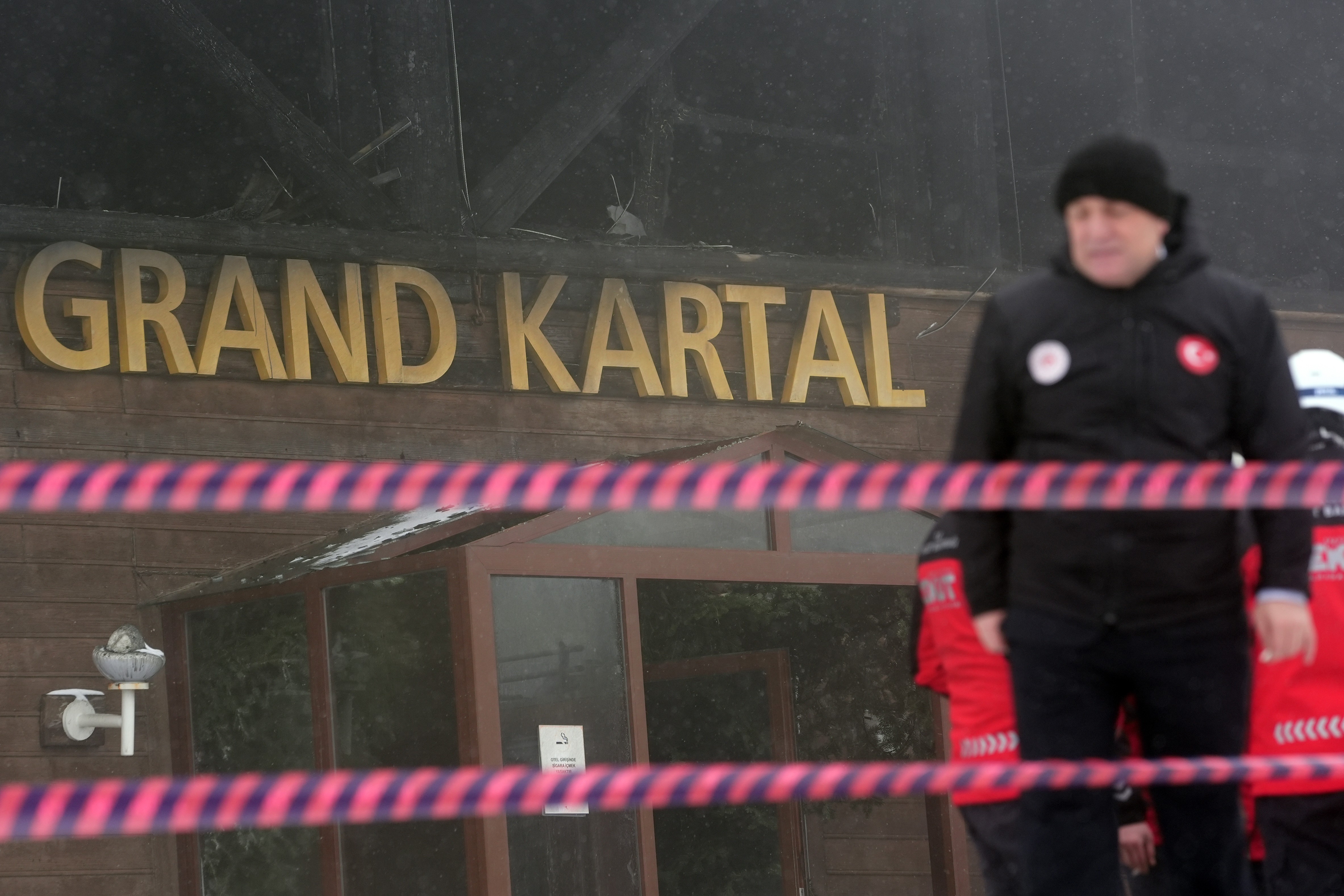 Grand Kartal Otel'inin ön hasar tespit raporu: Ağır hasarlı - Evrensel