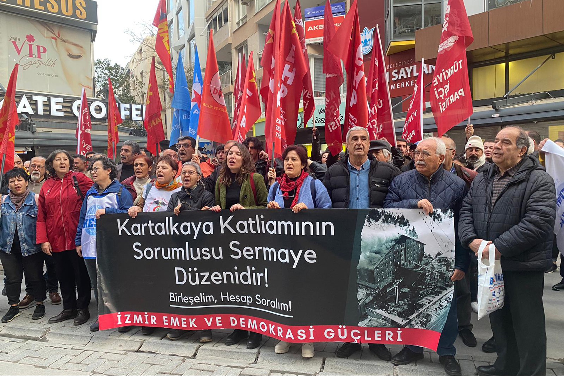 İzmir'de kartalkaya katliamı protestosu