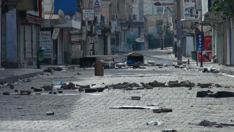 Cizre'deki Gazeteci Zehra Doğan: Bir saat sonra bize ne olacağı belli değil, bir şeyler yapın