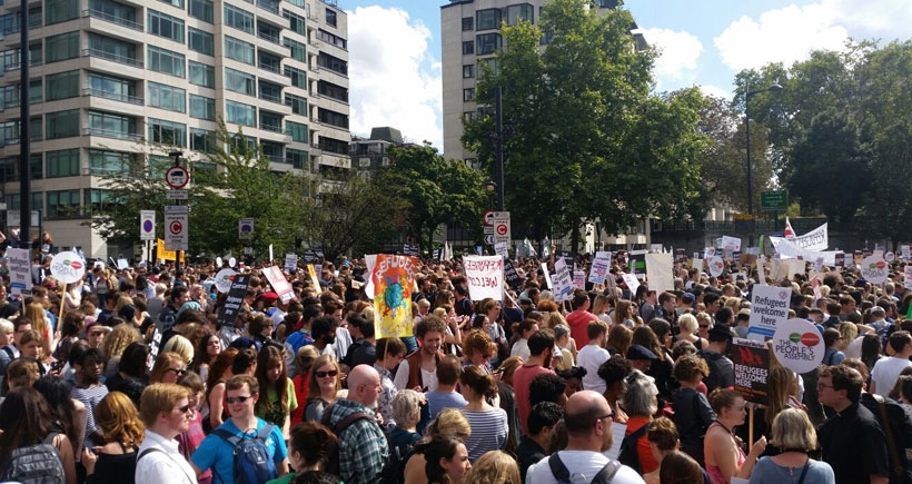 Londra'da on binler sığınmacılara destek için yürüdü