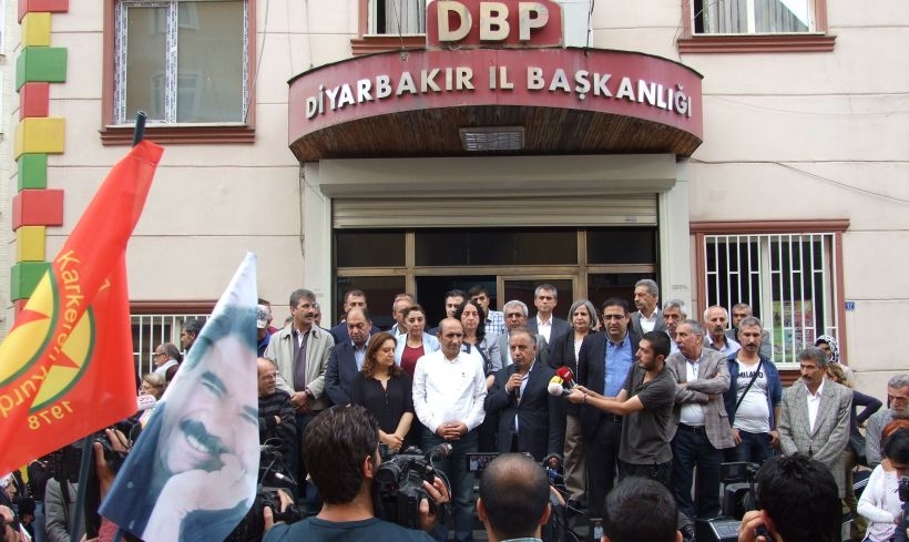 Diyarbakır’da Öcalan eylemi: 'Barış için tecrit sona ermeli'