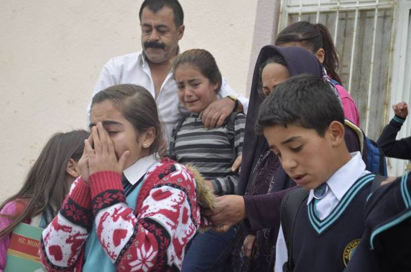 Başkale’de öğrenciler dersteyken okul basan özel harekatçılar etrafı taradı