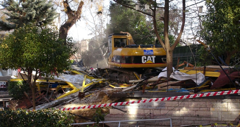 Kadıköy Altıyol'daki kafeler yıkıldı