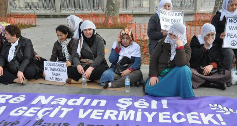 Barış Anneleri  15. kez Dolmabahçe önündeydi