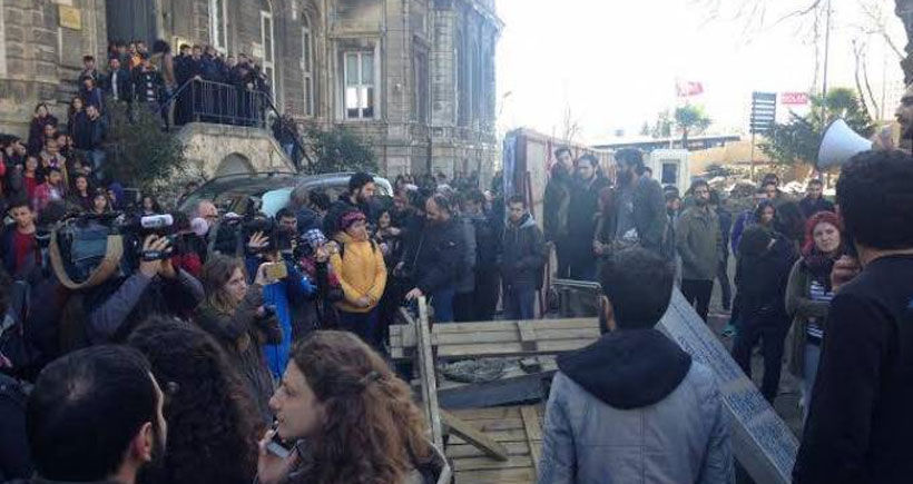 İTÜ’de ağaç nöbetindeki öğrenciler rektörlüğe taleplerini sundu