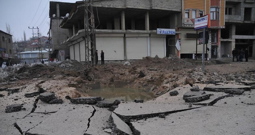 Yüksekova’da askeri konvoyun geçişi sırasında patlama