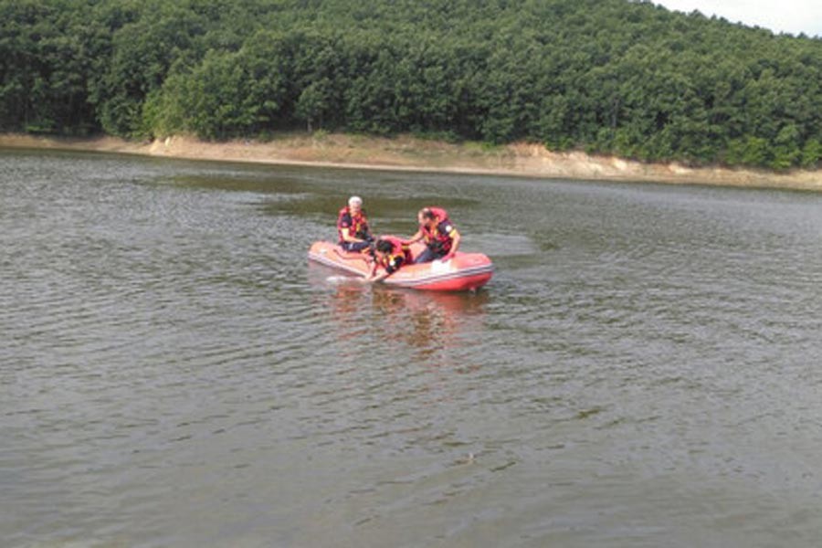 Edirne'de balıkçı teknesi devrildi: 2 ölü