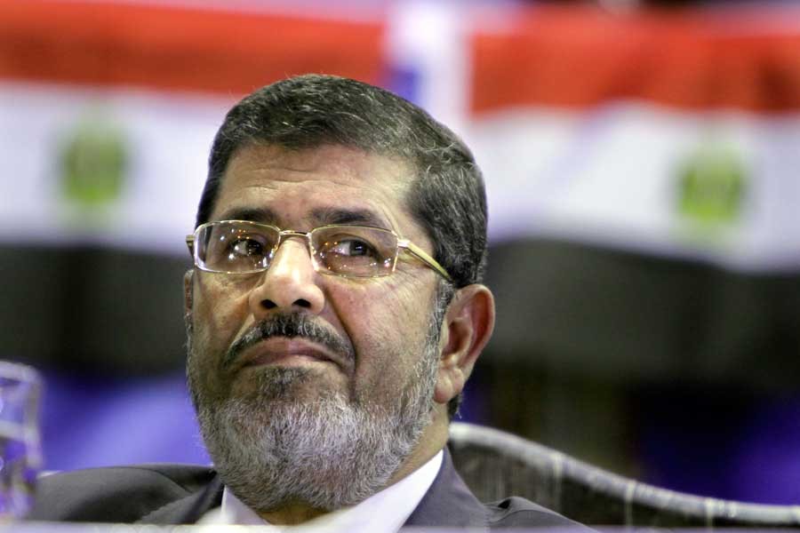 Muhammed Mursi'ye müebbet hapis cezası verildi