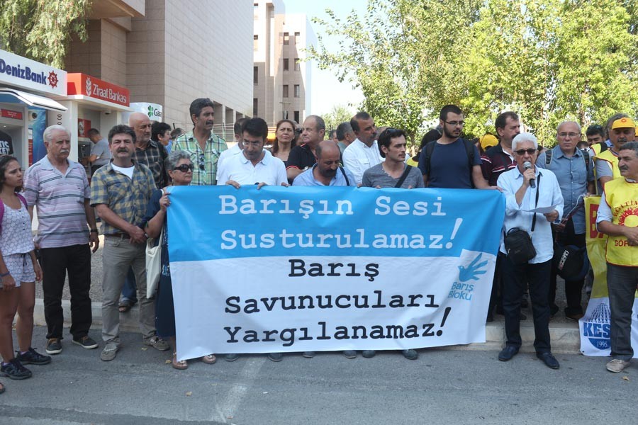 Barış isteyenler yargılanmaya başladı