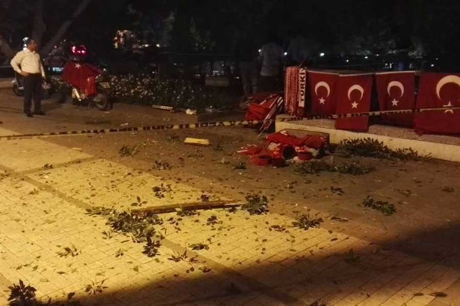 Antalya'da Demokrasi Nöbeti tutulan alanda patlama: 2 yaralı