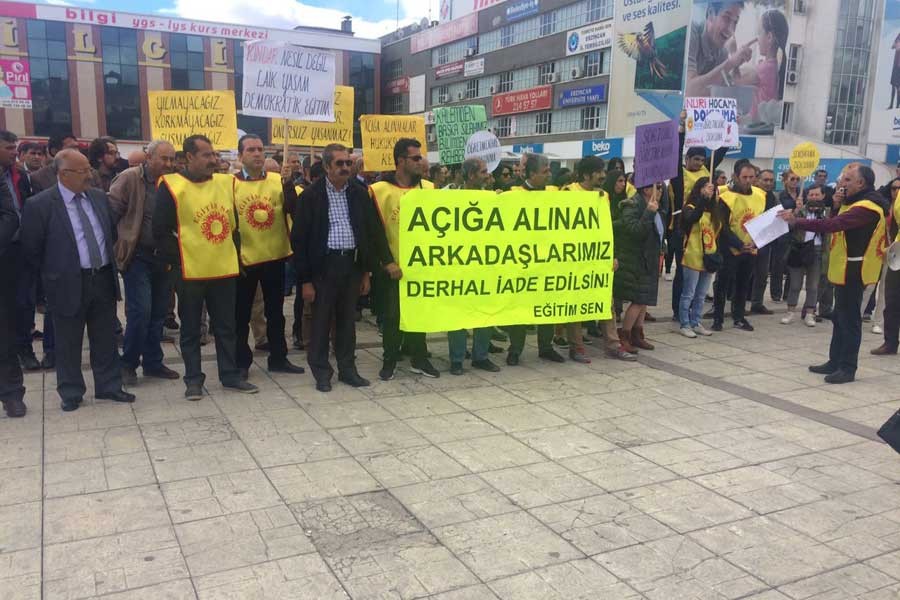 Erzincan'da yüzlerce kişi öğretmenlerine sahip çıktı