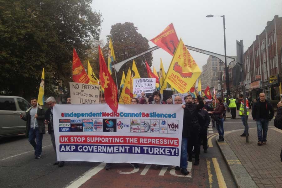 Londra’da dayanışma yürüyüşü