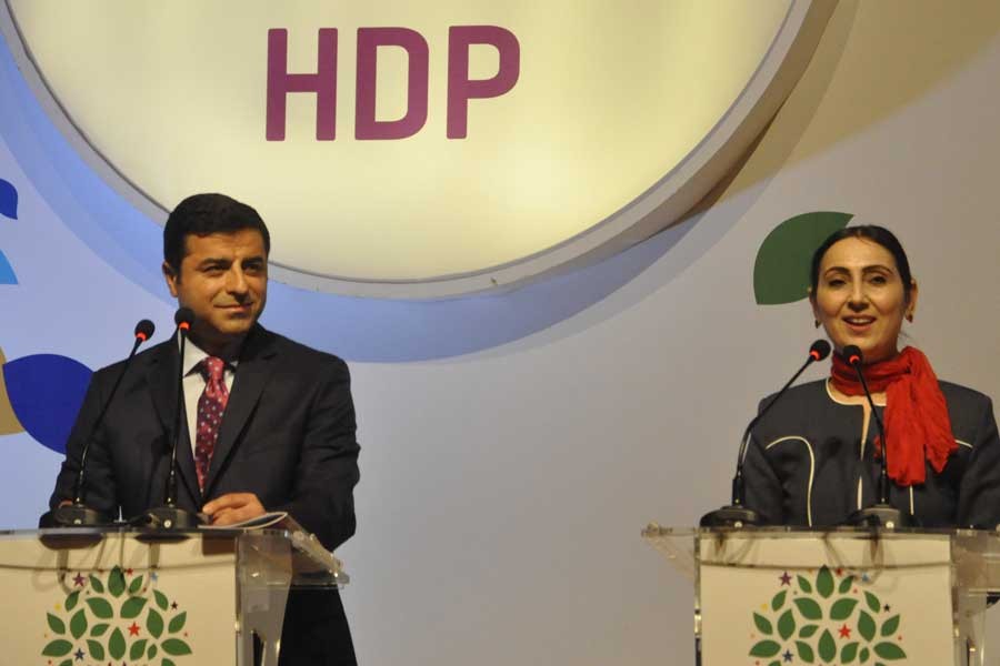 HDP Eş Başkanları Demirtaş ve Yüksekdağ tutuklandı