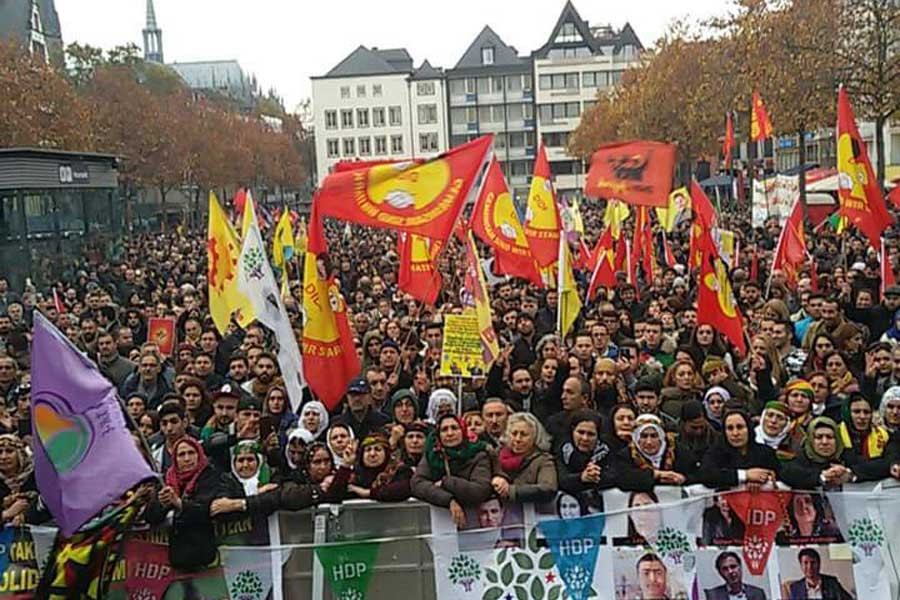 Köln'de 20 bin kişi tutuklamaları protesto etti