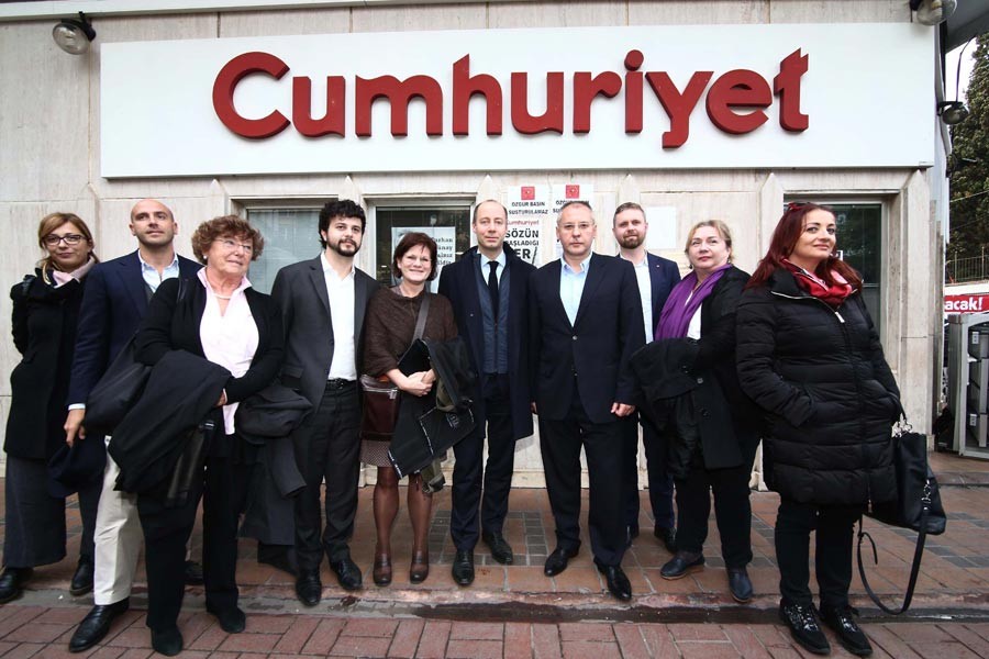 Avrupalı parlamenterlerden Cumhuriyet Gazetesi'ne ziyaret