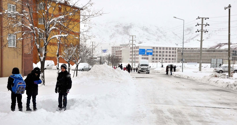 Bitlis'te 120 köy yolu kardan kapalı