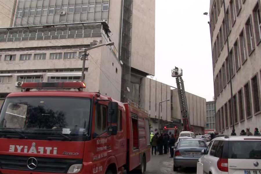 100. Yıl Çarşısı’ndaki yangında 2 zabıta memuru yaralandı