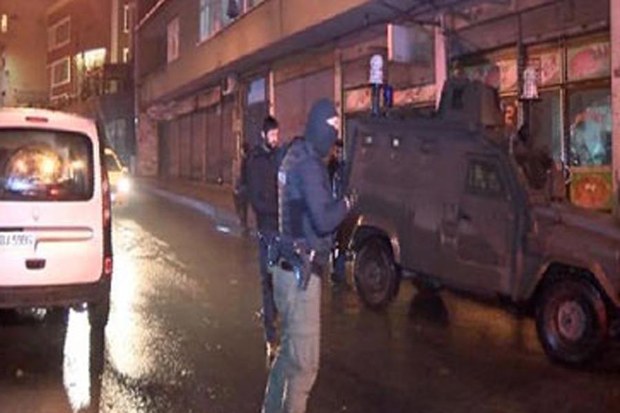 Okmeydanı'da Gençlik Federasyonu'na polis baskını