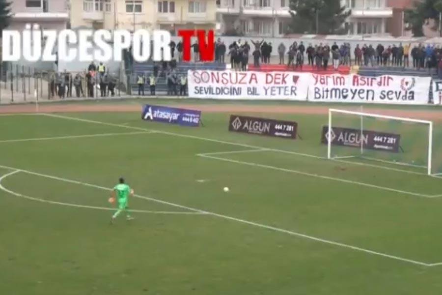 Düzcesporlu Kerem Çağatay, 75 metreden gol attı