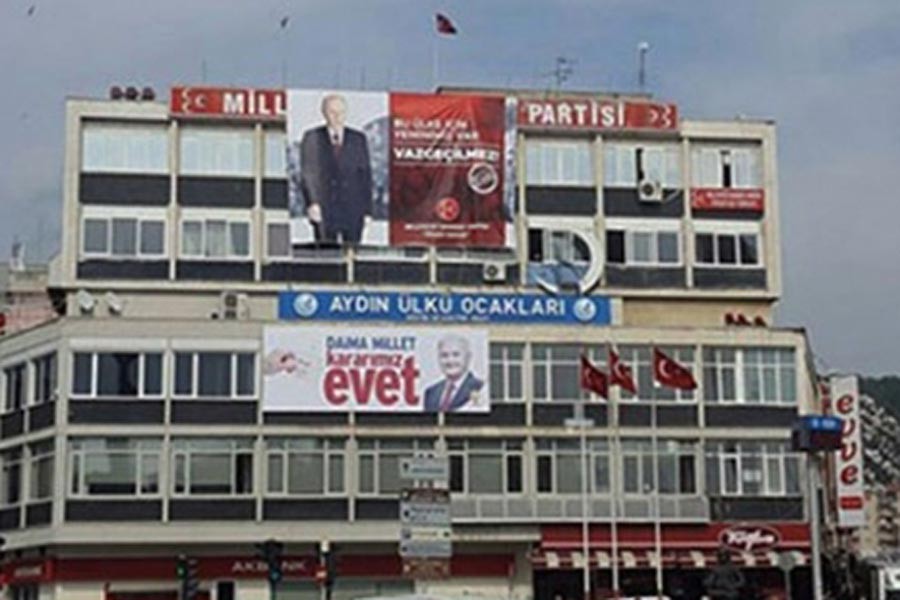 MHP binasına Binali Yıldırım posteri