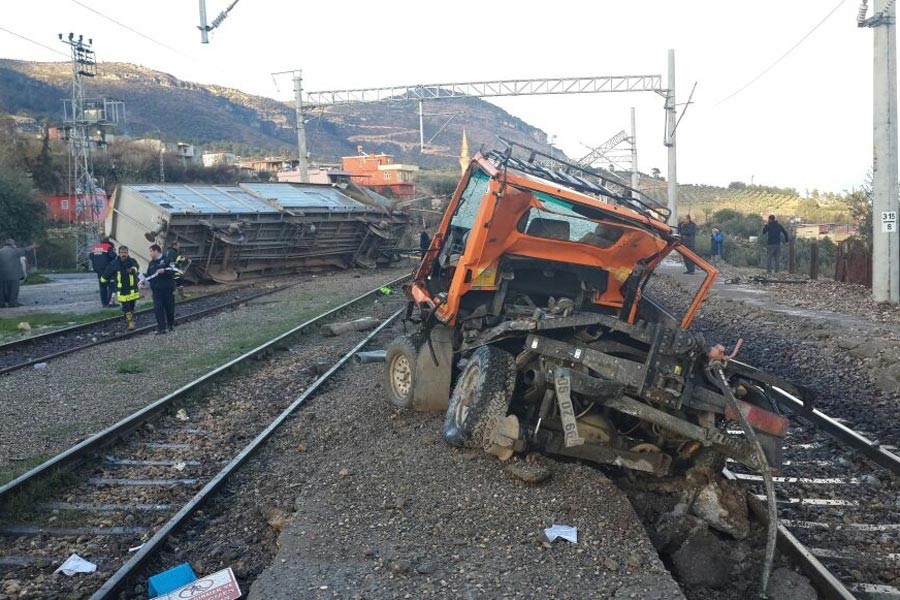 BTS: Üç demir yolu işçisi göz göre göre hayatını kaybetti