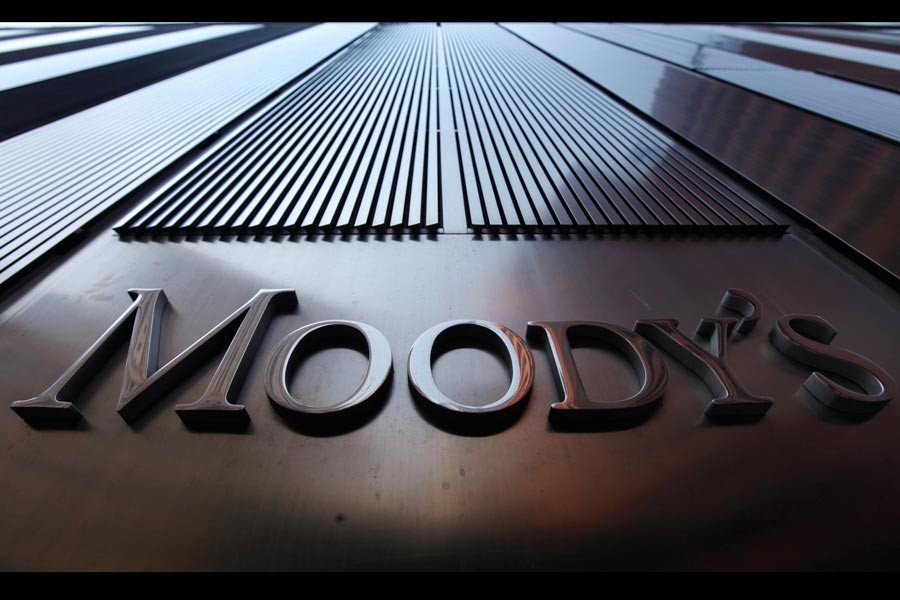 Moody’s, 17 bankanın not görünümünü düşürdü