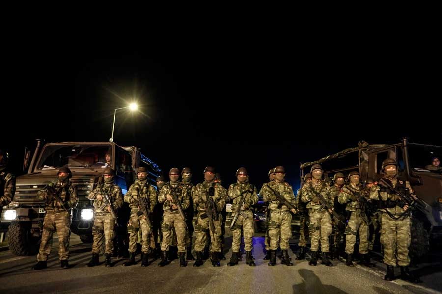 Silivri Cezaevi önünde bir acayip gece