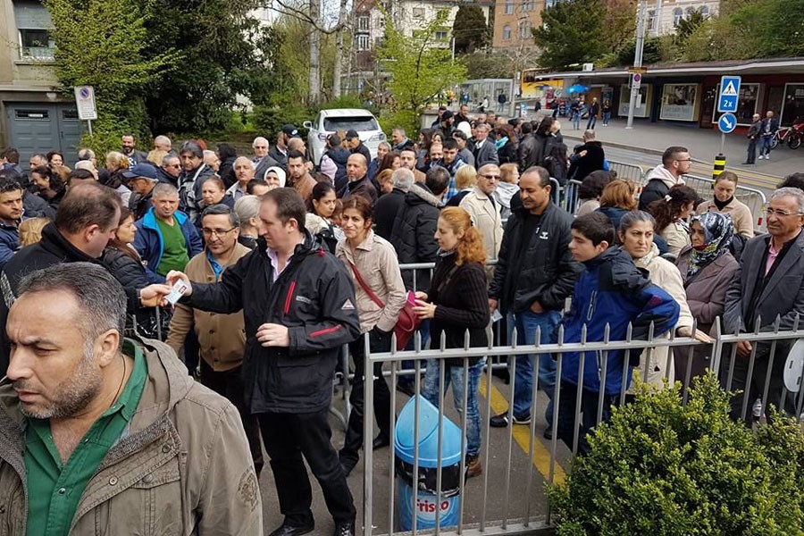 İsviçre’de referanduma katılım yüksek, hayır avantajlı