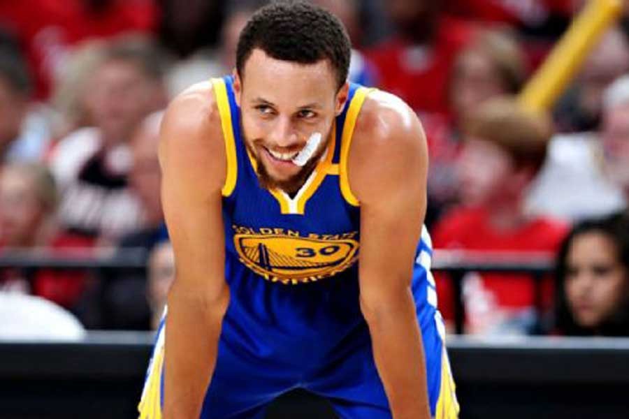 Stephen Curry, en az 2 hafta yok