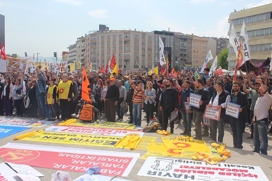 İzmit'te 1 Mayıs: Kıdem tazminatı haktır, kıdeme dokunma!