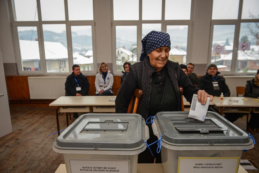 Kosova erken genel seçimler için sandık başında