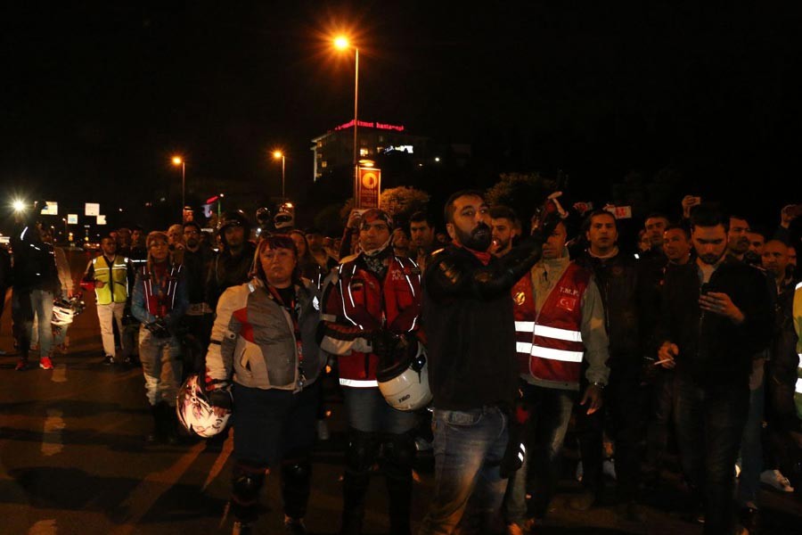 Motosiklet sürücülerinden protesto: Bariyerler kaldırılsın