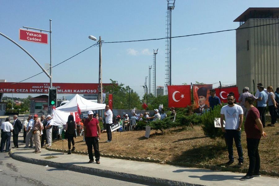 Maltepe’deki ‘Adalet Nöbeti’ne EMEP’ten dayanışma ziyareti