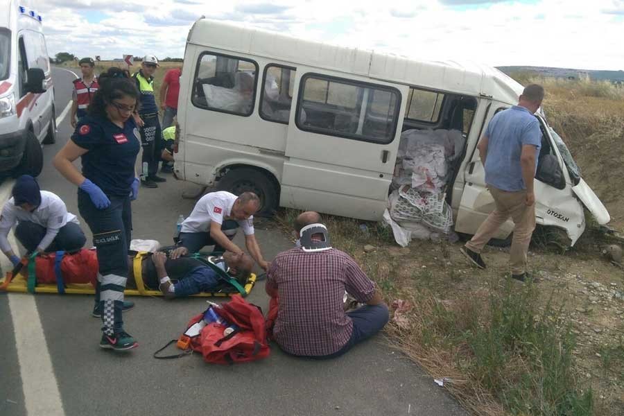 Edirne’de tarım işçilerini taşıyan araç takla attı: 7 yaralı