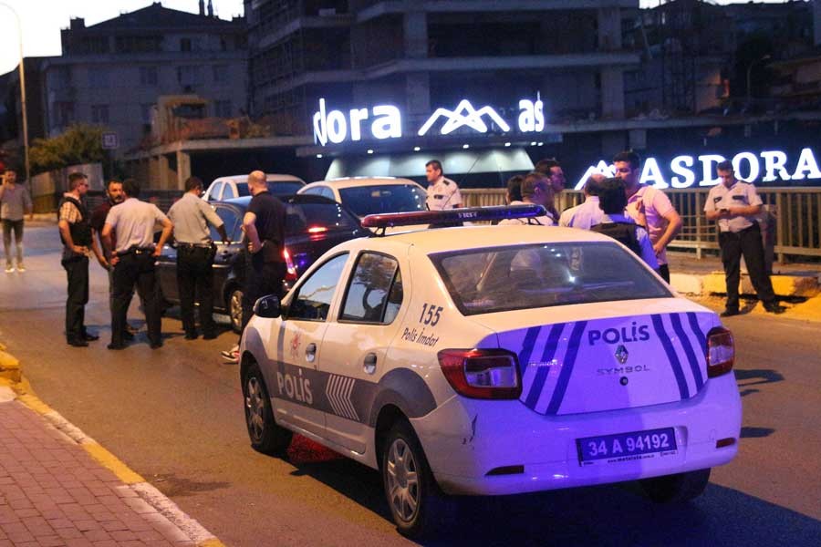 Tuzla'da polise silahlı saldırı: Polis yaşamını yitirdi