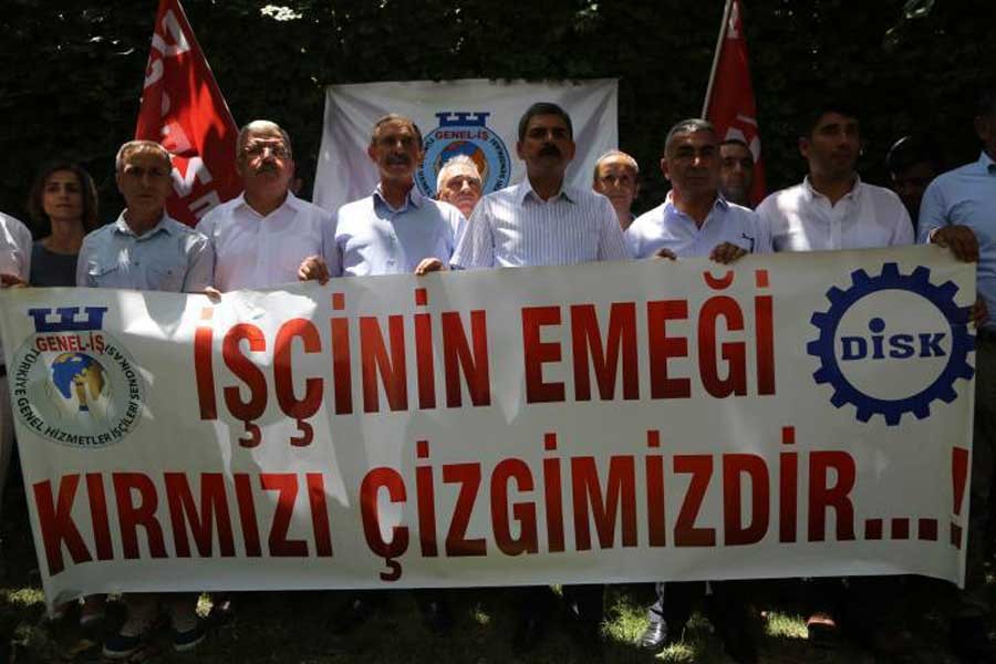 Genel İş üyelerinin ihraç edilmesini protesto etti