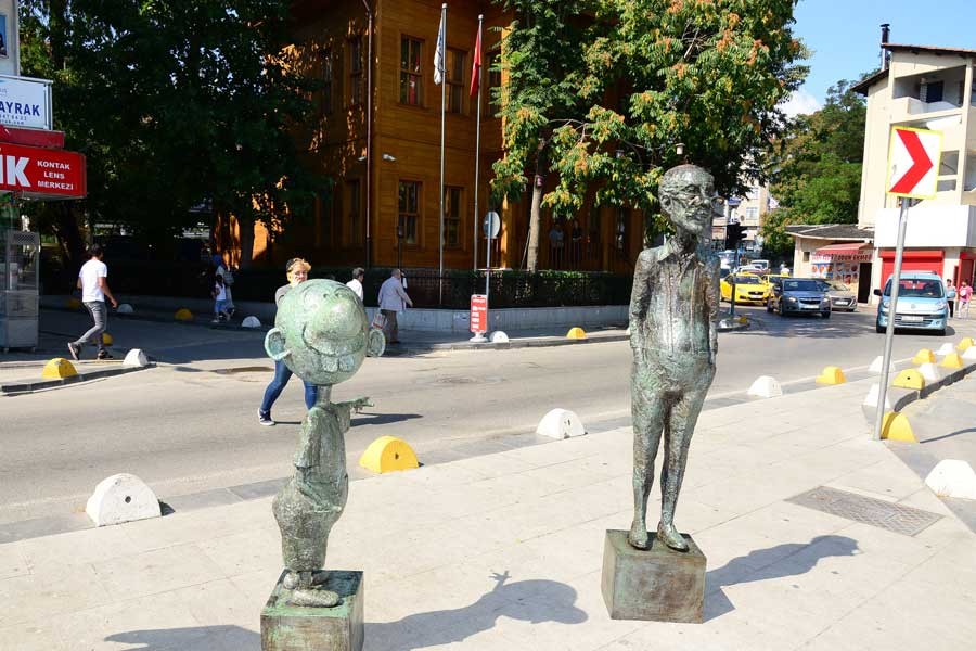 Avanak Avni ve Oğuz Aral Kadıköy’de