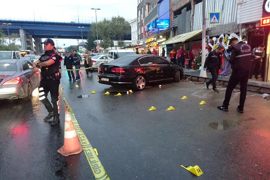 Beyoğlu'da kafeye otomatik silahlı saldırı: 1 yaralı