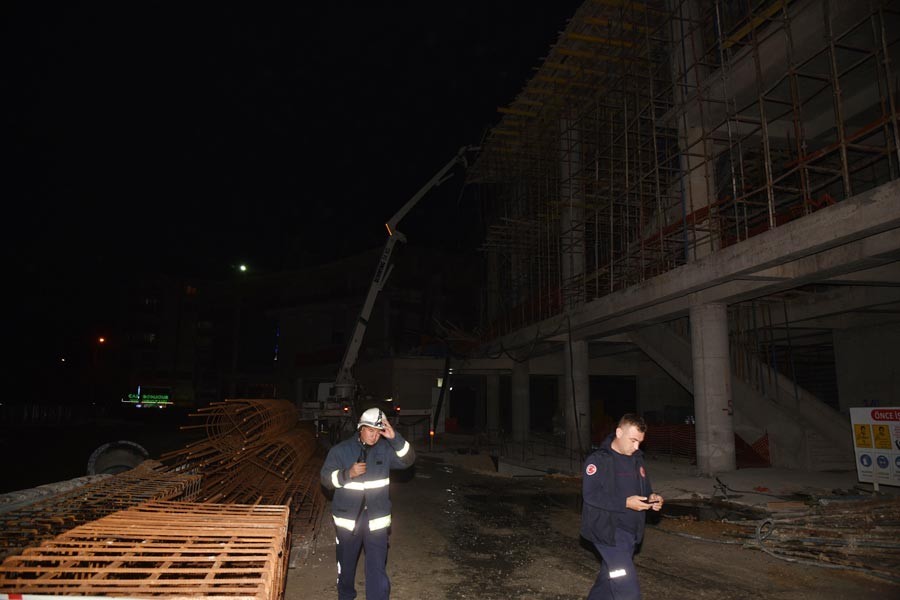 Beton dökülürken iskele çöktü; 7 işçi yaralandı