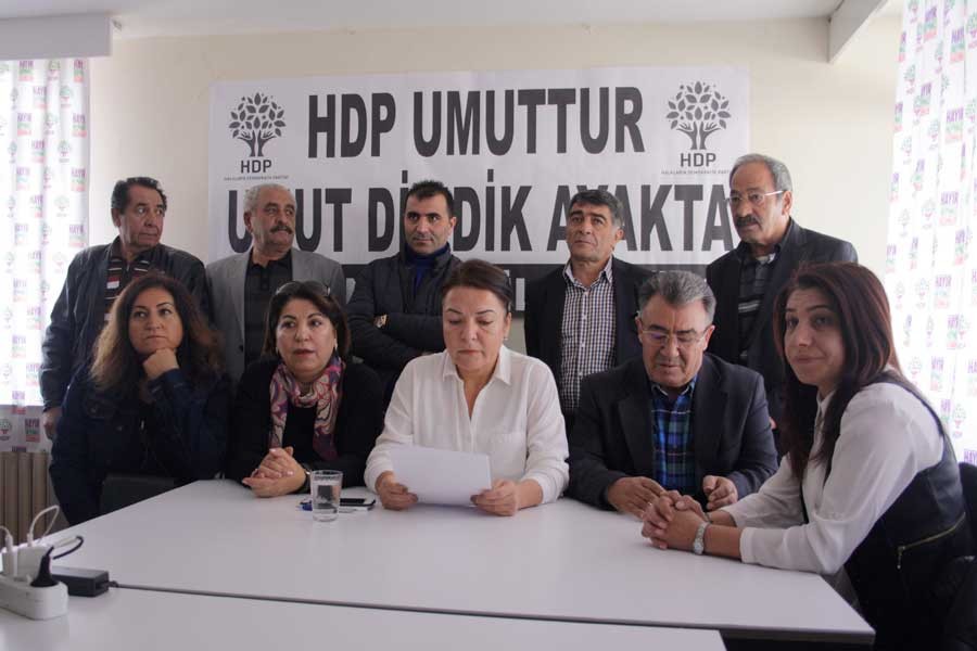 'Başka parti olsa siyaseti bırakırdı'