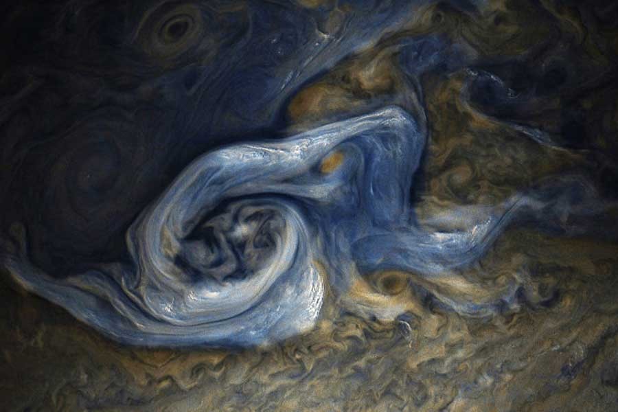 NASA'nın Juno uydusu Jüpiter'deki dev fırtınayı görüntüledi 