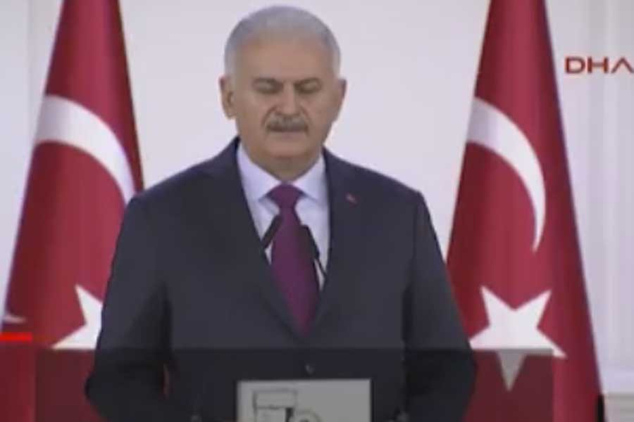 Başbakan Yıldırım okuduğu şiirin şairini karıştırdı