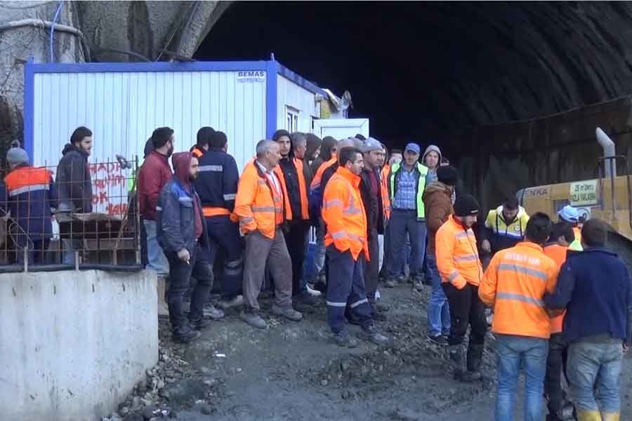 Rize'de Salarha Tüneli inşaatı işçileri iş bıraktı