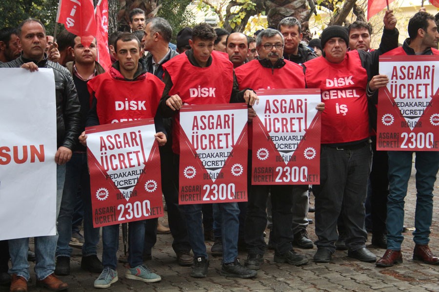 İZENERJİ işçileri: İşçiden fedakarlık beklemek komedi