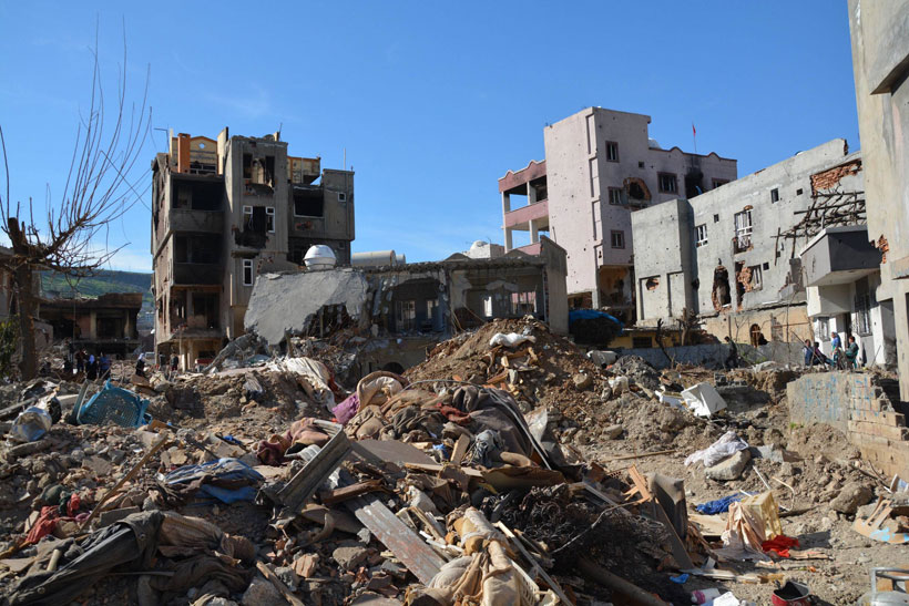 Cizre'de operasyonlardan geriye enkaz kaldı