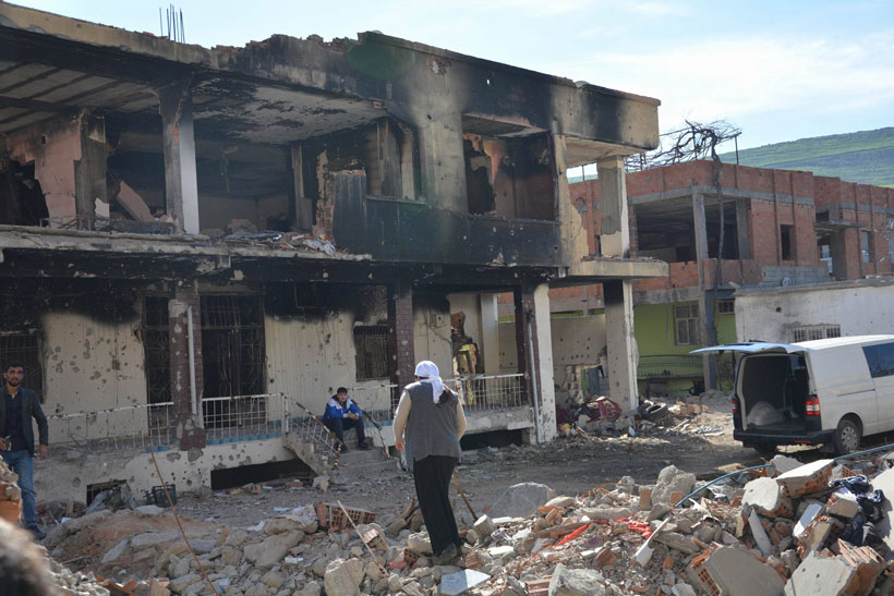 Cizre'de operasyonlardan geriye enkaz kaldı